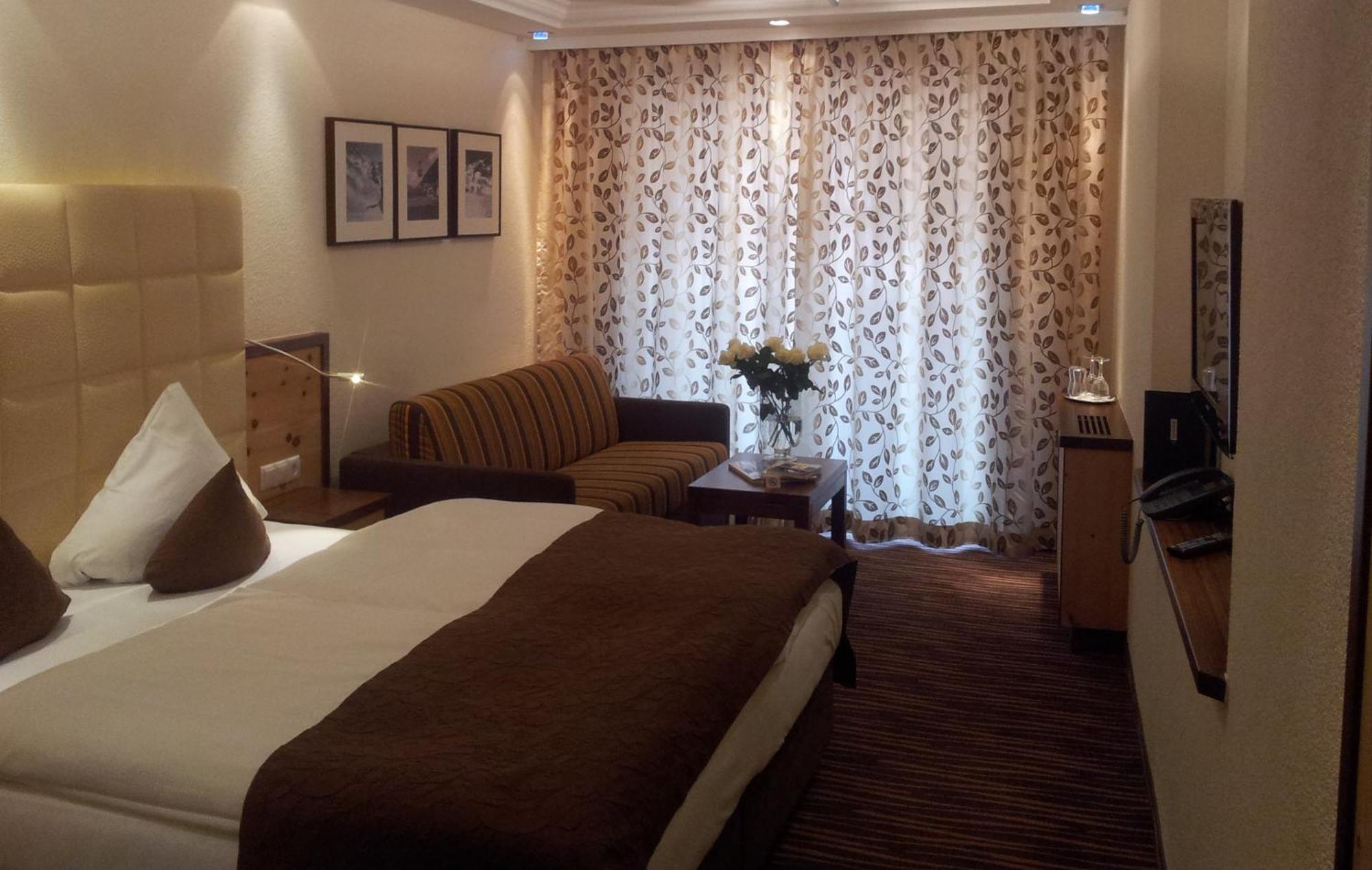 Hotel Superior Gourmethotel Yscla 4*